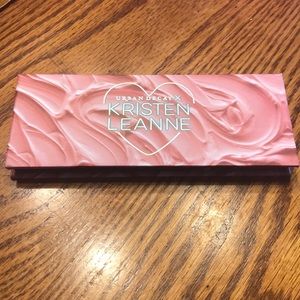 Brand new! Urban Decay eyeshadow palette ⭐️